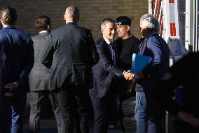 Emmanuel Macron Visits Police Officers By Night - Paris