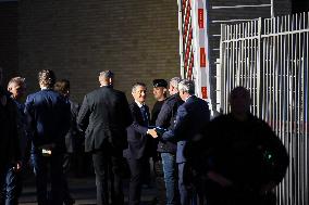 Emmanuel Macron Visits Police Officers By Night - Paris