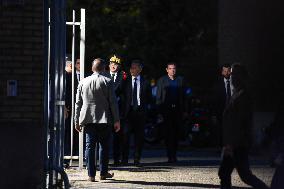 Emmanuel Macron Visits Police Officers By Night - Paris