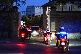 Emmanuel Macron Visits Police Officers By Night - Paris