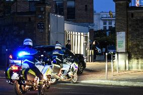 Emmanuel Macron Visits Police Officers By Night - Paris