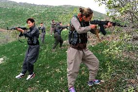 Iranian Women Guerrilla - Iraq