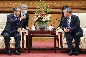 Japan delegation meets China Premier Li