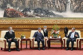 Japan delegation meets China Premier Li