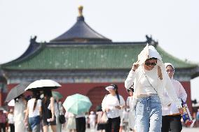 Xinhua Headlines: China rises to rare heatwaves by ensuring utilities, safeguarding health