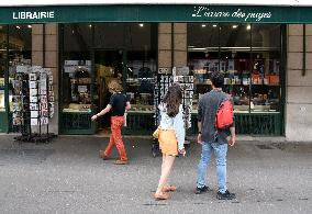 Vivendi Wants To Buy L'Ecume Des Pages - Paris