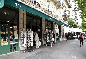 Vivendi Wants To Buy L'Ecume Des Pages - Paris