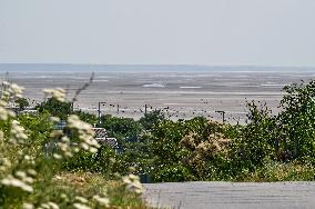 Kakhovka Reservoir near Zaporizhzhia has turned into desert