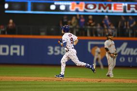 San Francisco Giants v New York Mets