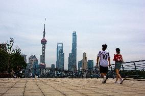 Daily Life In Shanghai Along The Suzhou Creek