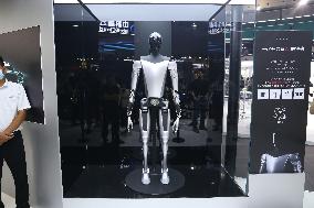 Tesla Optimus Humanoid Robot at The 2023 WAIC in Shanghai