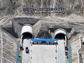 Expressway Construction in Xinjiang