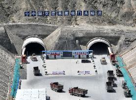 Expressway Construction in Xinjiang