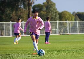 (SP)AUSTRALIA-ADELAIDE-FOOTBALL-CHINESE NATIONAL TEAM-WOMEN'S WORLD CUP-TRAINING