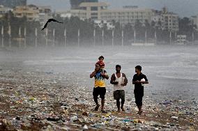 Daily Life In Mumbai