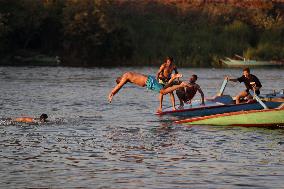 EGYPT-QALYUBIA-DAILY LIFE-HOT WEATHER