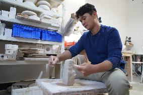 Xinhua Headlines: China's porcelain capital nurtures dreams of global youth