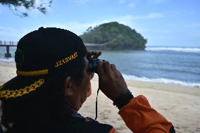 Search  Two Students From Spanyol And Swiss Was The Swept Of Wave In Indonesia Beach