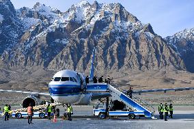 Xinhua Headlines: Xinjiang aims to soar high as BRI aviation hub