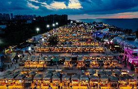 CHINA-HAINAN-HAIKOU-THAI BUSINESSMEN-NIGHT MARKET (CN)