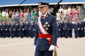 King Presides The Delivery Of Royal Dispatches To The New Air Force Lieutenants - Murcia