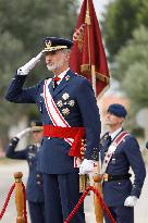 King Presides The Delivery Of Royal Dispatches To The New Air Force Lieutenants - Murcia