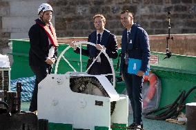 First truss delivered to Notre Dame by a barge cruises along the Seine - Paris
