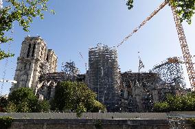 First truss delivered to Notre Dame by a barge cruises along the Seine - Paris