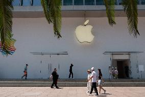 Apple Store Under Renovation in Shanghai