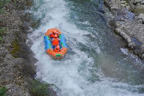 Visitors Experience Rafting During High Temperature