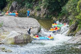 Visitors Experience Rafting During High Temperature