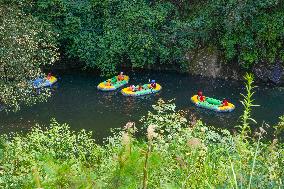 Visitors Experience Rafting During High Temperature