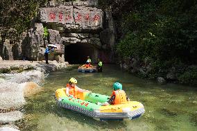 Visitors Experience Rafting During High Temperature