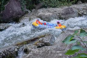 Visitors Experience Rafting During High Temperature