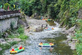 Visitors Experience Rafting During High Temperature