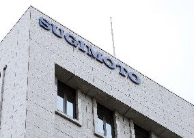 Exterior view and logo of Sugimoto Bros.