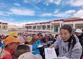 CHINA-TIBET-LHASA-BACKPACKER-DONATION (CN)