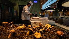 CHINA-YUNNAN-KUNMING-EDIBLE WILD MUSHROOMS-PEAK SEASON (CN)