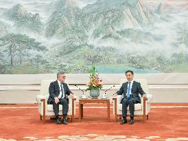 CHINA-BEIJING-HAN ZHENG-STANDARD CHARTERED-CHAIRMAN-MEETING (CN)