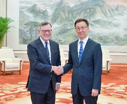 CHINA-BEIJING-HAN ZHENG-STANDARD CHARTERED-CHAIRMAN-MEETING (CN)