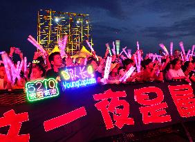 Male singer Chen Chusheng Sings at the 2023 Baili Qingzao Music Festival in Yichang