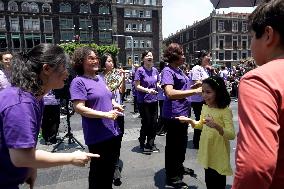The Korean Milal Missionary Choir Visits Mexico City