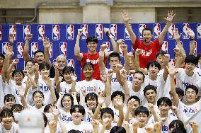 Basketball: Suns' Watanabe attends basketball clinic
