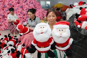 Christmas Production And Sales Enter Peak Season