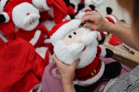 Christmas Production And Sales Enter Peak Season