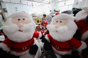 Christmas Production And Sales Enter Peak Season