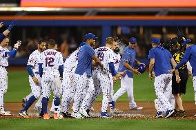 Los Angeles Dodgers v New York Mets