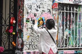 Tribute to Jane Birkin at the house of Gainsbourg in Paris