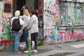 Tribute to Jane Birkin at the house of Gainsbourg in Paris