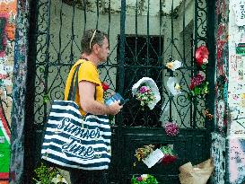 Tribute to Jane Birkin at the house of Gainsbourg - Paris